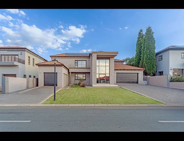 4 BEDROOM FREEHOLD FOR SALE IN BLUE VALLEY GOLF ESTATE